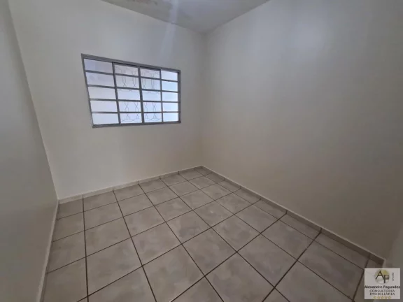 Imagem Casa para Venda em Aparecida de Goiânia, Independência, 3 dormitórios, 1 suíte, 2 banheiros, 2 vagas