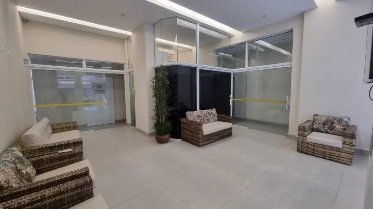Imagem PITANGUEIRAS- UMA QUADRA DA PRAIA, LOCALIZAÇÃO ESPETACULAR , GARAGEM NO PRÉDIO.