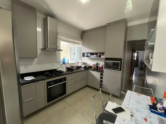 Imagem Imperdível oportunidade de investimento: Casa à venda em Campo Grande-MS, bairro Água Limpa Park, 2 quartos, 1 suíte, 1 sala, 1 banheiro, 2 vagas de garagem, 76,00 m². Confira!