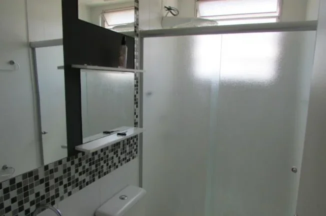 Imagem Apto mobiliado com sala , cozinha com armarios, cock top, geladeira, microondas, área de serv. wc s...