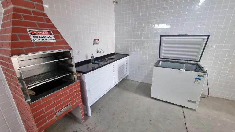 Imagem PITANGUEIRAS- UMA QUADRA DA PRAIA, LOCALIZAÇÃO ESPETACULAR , GARAGEM NO PRÉDIO.