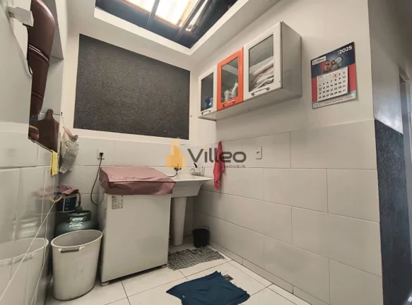 Imagem Descrição do Imóvel:

Descubra o prazer de viver em uma residência que combina elegância, funci...