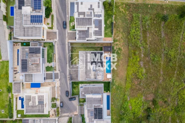 Imagem Luxuosa Casa no Cond. Quintas do Sol com 4 Suítes e 430m²