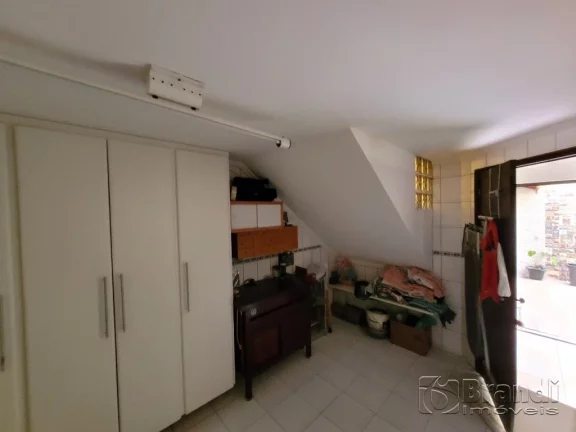 Imagem Sobrado Alto Padrão de 3 Dormitórios -- Sitio das figueiras.
