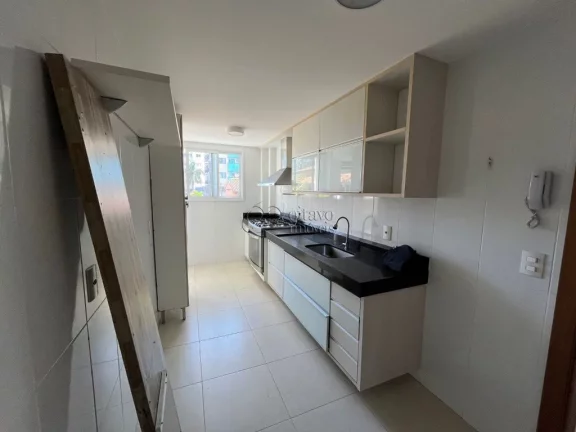 Imagem Imóvel à venda na Praia do Pecado, Macaé-RJ: Apartamento de 3 quartos com suíte, sala ampla e 2 vagas de garagem