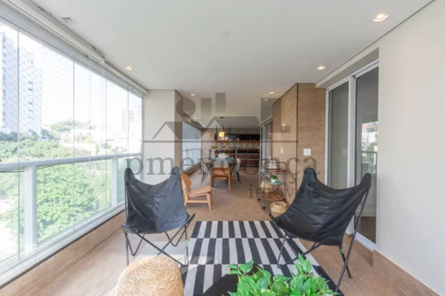 Imagem Apartamento no Alto da Lapa com 190m², 3 suítes e 3 vagas.