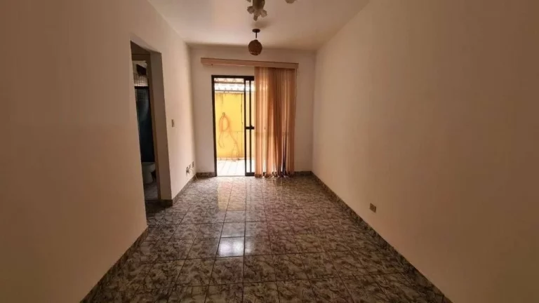 Apartamento em ótima localização, contendo quintal, sala dois ambientes, 2 quartos , cozinha, ár...