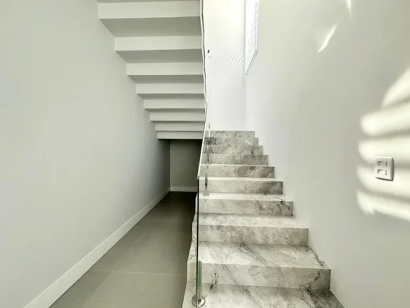 Imagem Casa em Condominio 4 Dormitórios - Bairro --