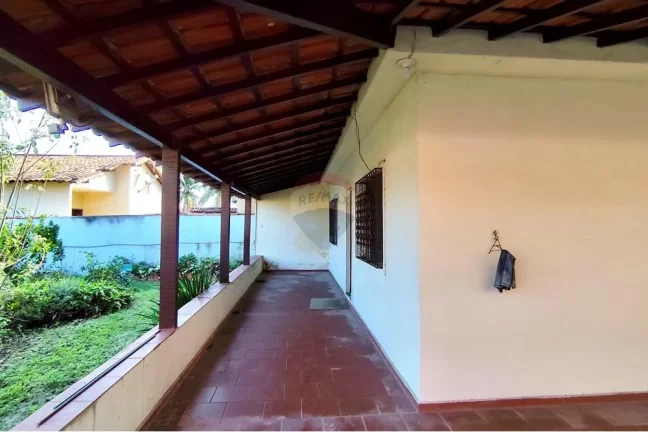 Imagem Casa com três quartos, Perto da Praia e da Praça da 70, Itaipuaçu Terreno completo