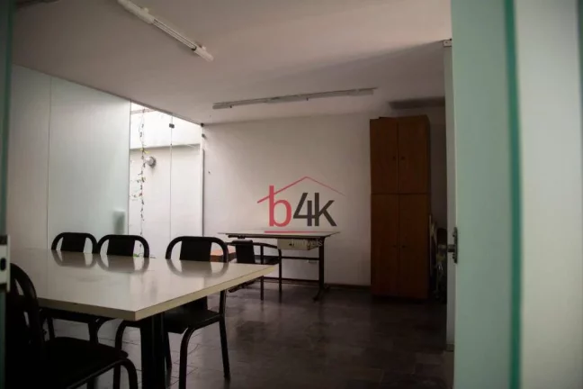 Imagem Casa para locação e/ou venda em Moema. 200m², 4 quartos, 4 banheiros e 3 pavimentos. na rua Maturi, 55.