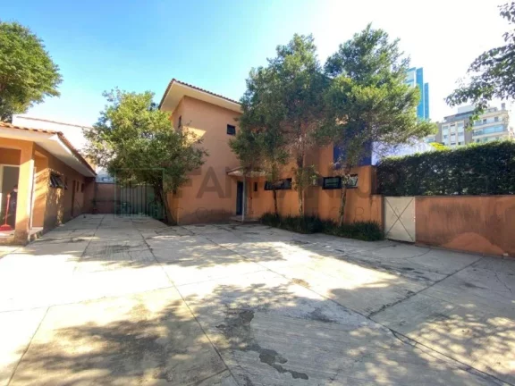 Imagem Imperdível: Casa Comercial de Alto Padrão no Jardim América, São Paulo-SP, 6 salas, 6 banheiros, 20 vagas de garagem, 370m²!