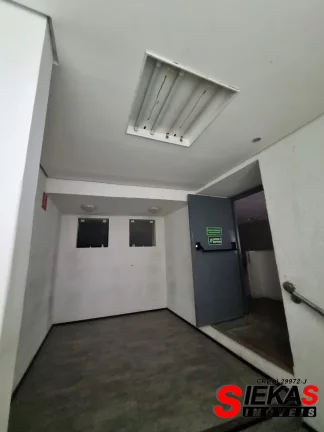 Imagem Galpão comercial de alto padrão em Vila Gomes Cardim, São Paulo-SP: 4 salas, 10 banheiros, 6 vagas de garagem, 6.100m² de área