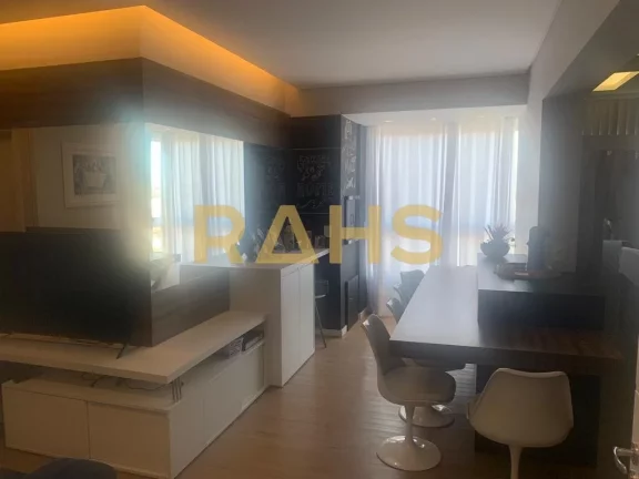 Imagem O apartamento com sacada integrada, conta com 02 dormitórios com ar condicionado já está instalad...