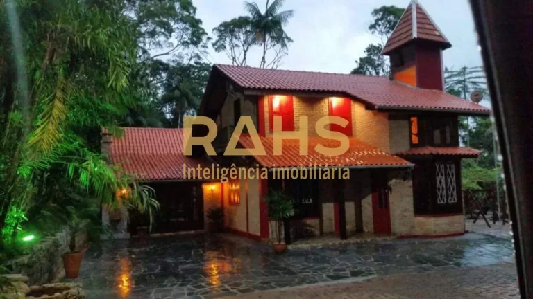 Chácara Lindíssima à Venda em Pirabeiraba São 56 mil m² de área total. Uma verdadeira imersão...