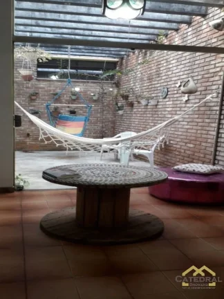 Imagem Casa à Venda com 241m² por R$ 990.000,00 - Vila Vianelo - Jundiaí/SP