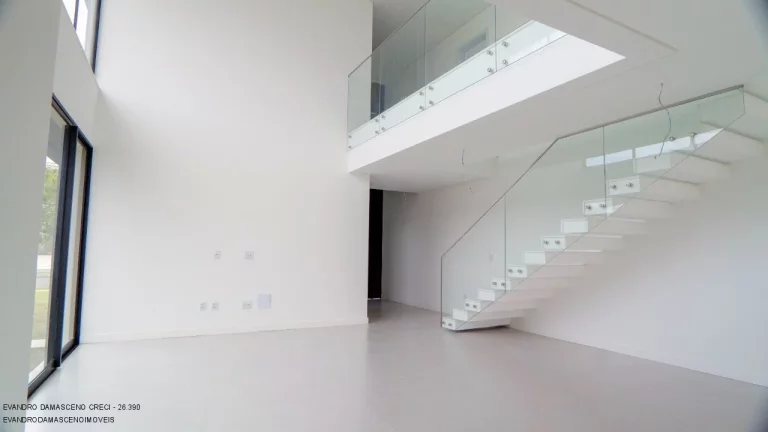 Imagem Casa em Condomínio de Luxo com 5 Quartos e 5 Suítes em Vila de Abrantes, Camaçari-BA: 370m², 2 Salas, 2 Banheiros e 4 Vagas de Garagem!