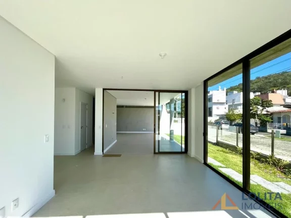 Imagem Casa Alto Padrão à venda, 3 suítes no Itacorubi em Florianópolis/SC