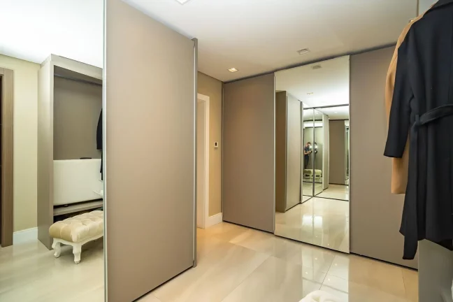 Imagem Luxuoso Apartamento em frente ao Clube Curitibano no coração do Água Verde.