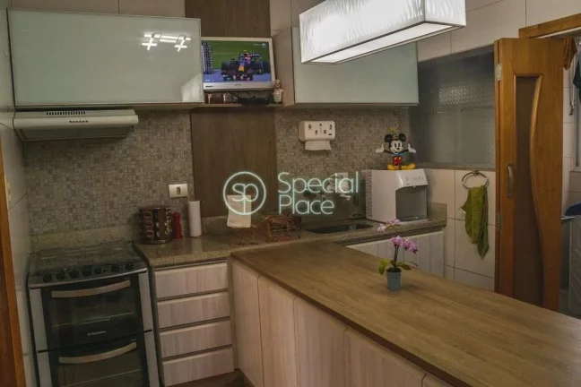 Imagem Excelente apartamento, todo reformado, com 130 m². Living amplo com grandes janelões, sala de jant...