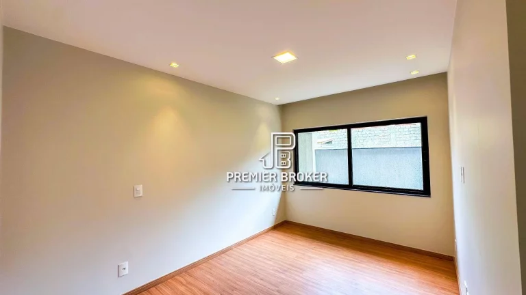 Imagem Casa com 3 dormitórios à venda, 200 m² por R$ 1.490.000,00 - Vale do Paraíso - Teresópolis/RJ