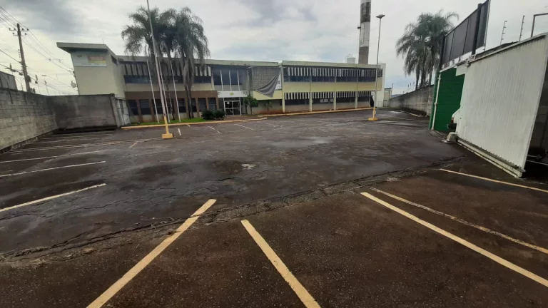 Imagem ALUGA-SE SALÃO COMERCIAL NA AVENIDA FUAD ASSEF MALUF