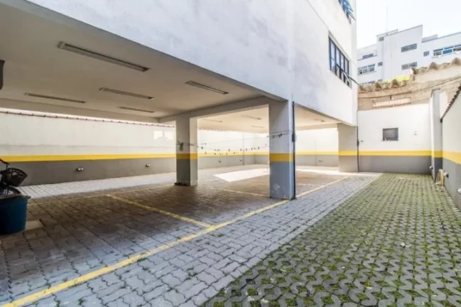 Imagem Vendo ou alugo apenas o prédio todo, são 1581 metros de área construída, dividido em 7 andares com 2 salas por andar. Cada laje tem em torno de 185m²