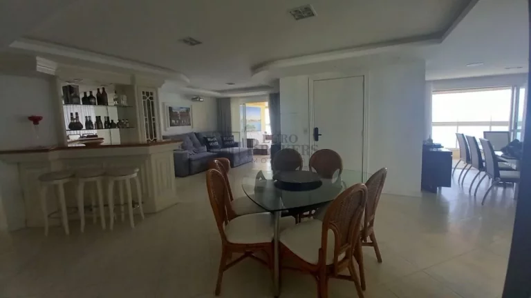 Imagem Apartamento Frente Mar com 3 suítes à venda no Centro de Balneário Camboriú/SC
