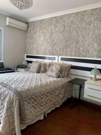 Imagem Casa alto padrão 318m² | 4 suítes | Piscina aquecida | 7 vagas | Swiss Park