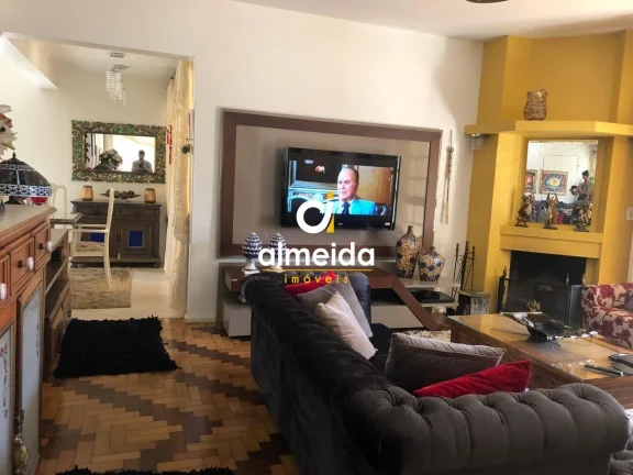 Imagem CASA 3 DORMITÓRIOS NO CENTRO DE SANTIAGO