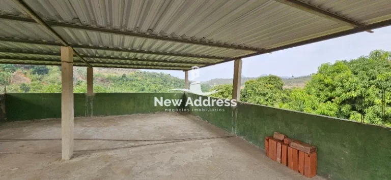 Imagem Viva em uma chácara a apenas 5 minutos do centro de Cariacica! Esta propriedade oferece uma casa espaçosa de 180 m² com terraço.