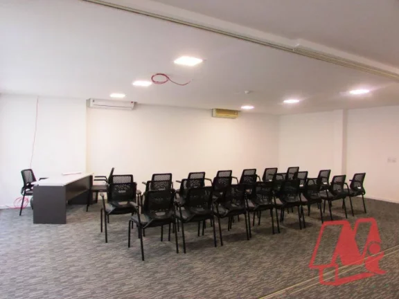 Imagem No bairro Higienópolis, sala de 43m² com vaga.