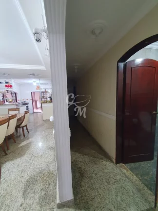 Imagem Sobrado com 4 Dormitórios e 4 vagas