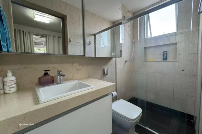 Imagem Localizado em Belo Horizonte, este apartamento de 97 metros quadrados oferece um espaço confortáve...