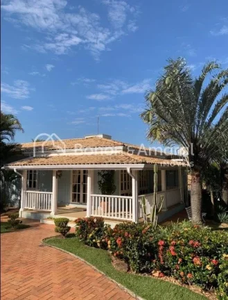 Imagem Esta encantadora residência de estilo provençal francês está situada no Condomínio Moinho dos V...