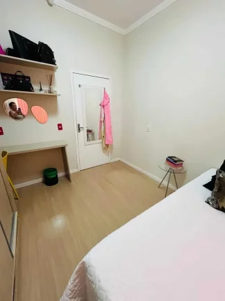 Imagem Casa com 3 dormitórios sendo 1 suíte e 5 vagas de garagem no bairro Parque Guarani em Joinville SC