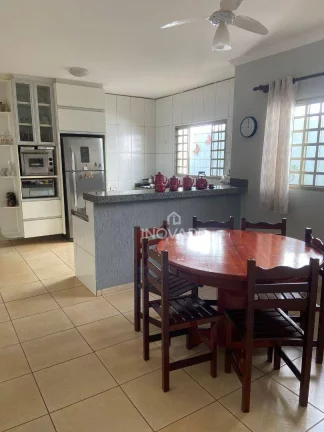 Imagem Casa com 3 dormitórios à venda, 260 m² por R$ 700.000,00 - Residencial Jardim Primavera - Itumbiara/GO