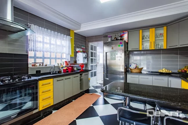 Imagem Casa Residêncial em estilo Neoclássico - Bairro Rebouças - 432,00m2 - R$ 1.800.000,00