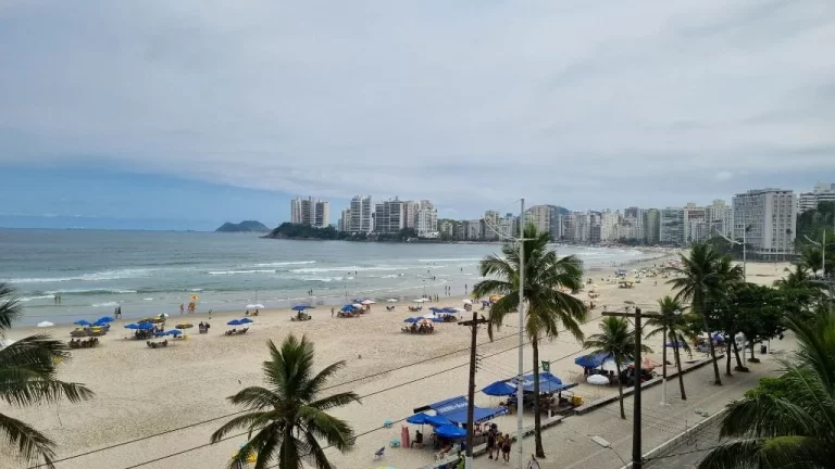 Imagem ÓTIMO APTO FRENTE TOTAL AO MAR NA PRAIA DE PITANGUEIRAS, 1 DORM. 1 VAGA DE GARAGEM.