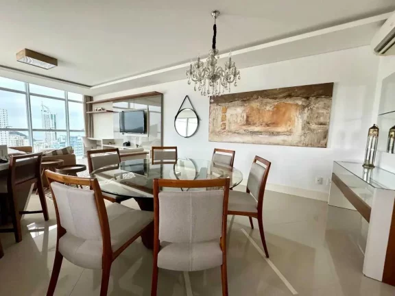 Imagem Apartamento decorado com 3 suítes e 3 vagas de garagem em Balneário Camboriú