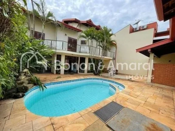 Imagem Linda casa à venda em condomínio fechado. Casa assobradada com hall de entrada, três salas grande...