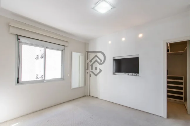 Imagem Apartamento reformado andar alto proximo metrô