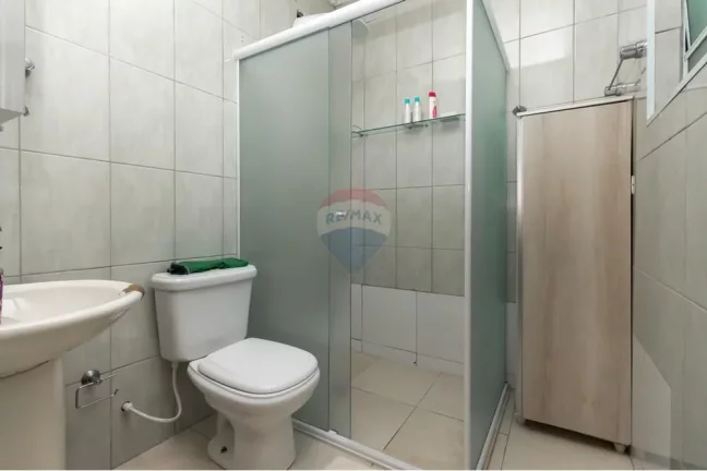 Imagem Casa com 4 dormitórios, 2 suítes, 5 banheiros, 3 vagas de garagem.