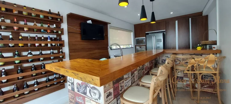 Imagem Casa com 03 suítes e 450m² no Alto da Boa Vista em Campos do Jordão.