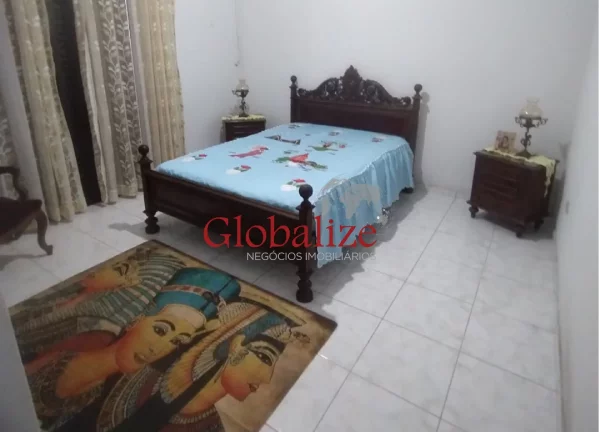 Imagem Belíssimo sobrado em Santos no bairro do Embaré com 4 dormitórios, duas suítes, duas vagas e quintal com churrasqueira à venda por R$ 1.490.000,00