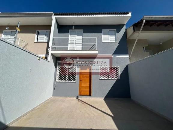 Imagem Sobrado à Venda no Jardim Ubirajara, Região de Interlagos SP, 2 Suítes, Lavabo, 2 vagas de Garagem, 70m²