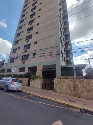 Apartamento CENTRO - Área útil de 230 m². Contendo 2 vagas garagem, ampla sala para 2 ambientes c...