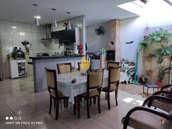 Imagem CA1586

Casa com 3 quartos no Moinho dos Ventos, com 120m² de área construída 

A casa possui:

-...