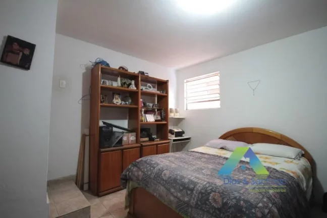 Imagem CASA COM 3 DORMTS 180 MTS EXCELENTE LOCALIZAÇÃO !!!