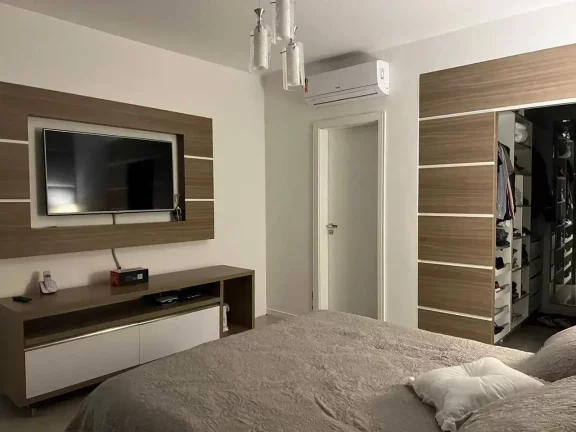 Imagem Casa mobiliada com 2 suítes e 2 vagas de garagem na Barra em Balneário Camboriú