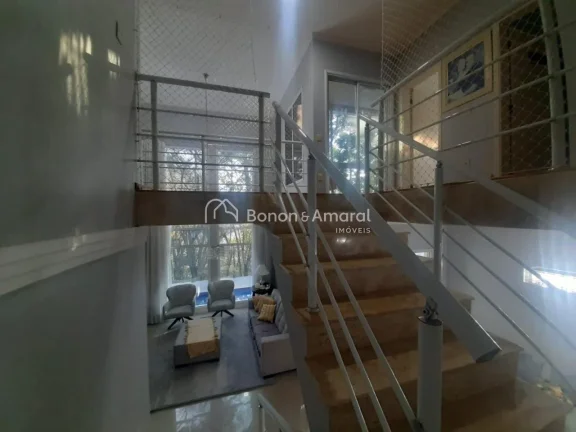 Imagem Lindo sobrado em condomínio tranquilo, com segurança 24 horas e excelente localização! A apenas ...